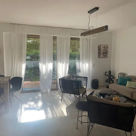 Bel Cap D Avec Terrasses Et Jardins *