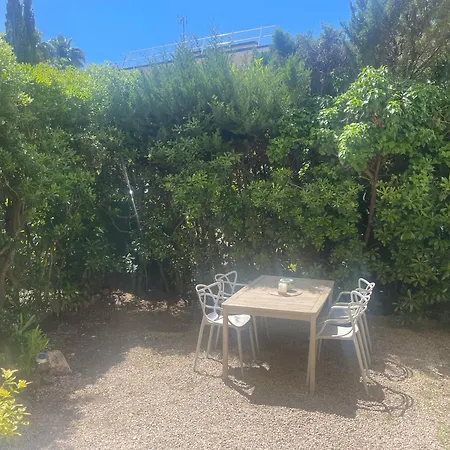Bel Cap D Avec Terrasses Et Jardins *